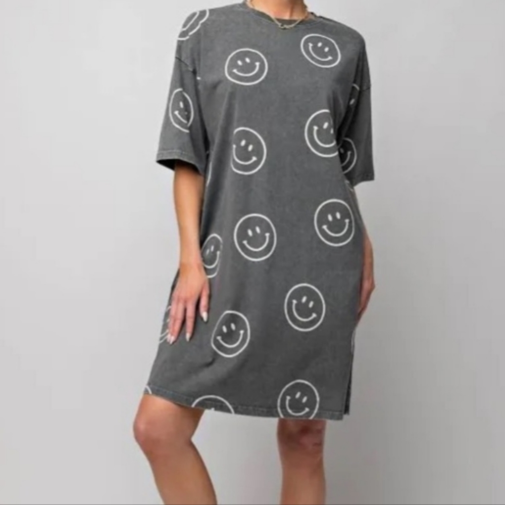 Easel new with tags smiley dress